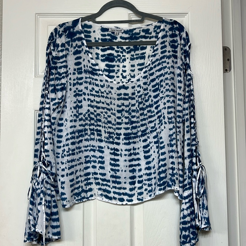 Tiare Hawai’i top